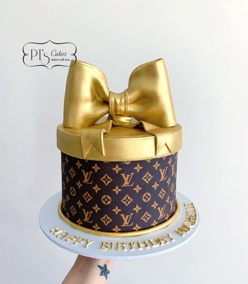 Big Bow Golden Cake
