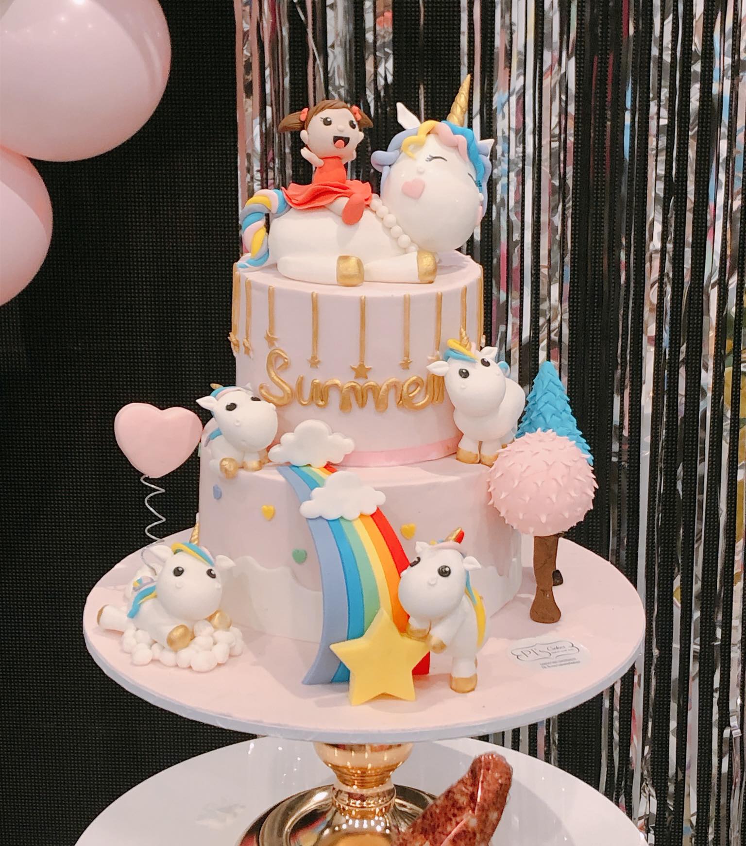 Unicorn Rainbow Cake (5 figurines)